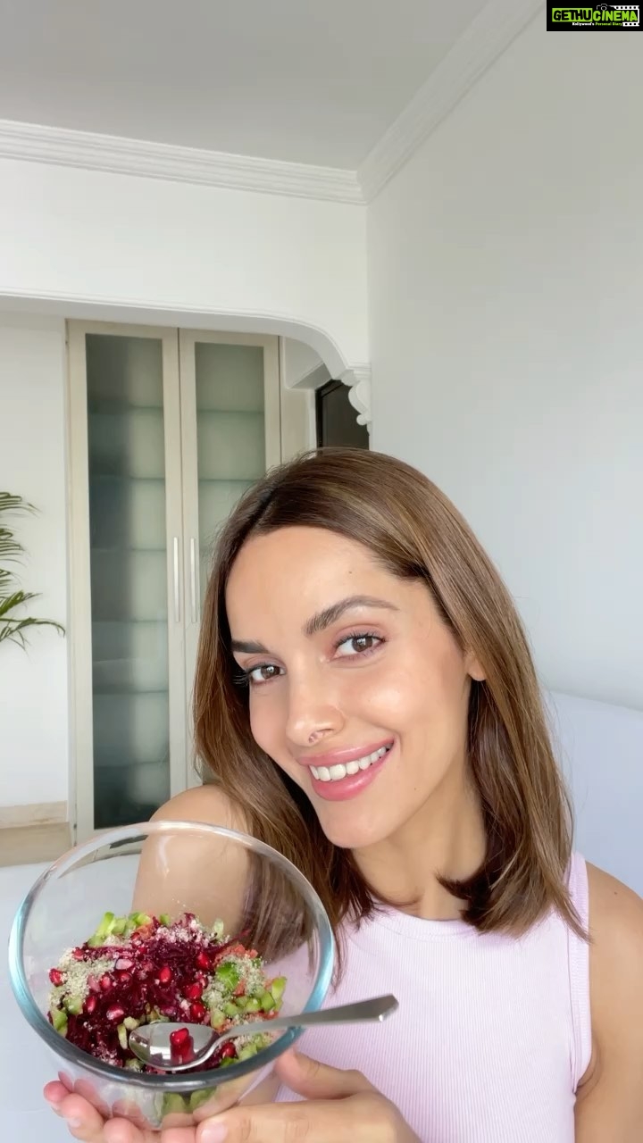 Shazahn Padamsee Instagram - Power Packed Salad Recipe 🥗 This is my go-to salad which I eat every single day with both lunch & dinner. It’s packed with a bunch of raw veggies and seeds and is an awesome blend of great nutrients that keep me healthy and energetic throughout the day! A nutritionist once shared with me the importance of incorporating a raw salad along with cooked food as it helps with better digestion and overall health 💚 #salad #healthyrecipes #healthylifestyle #fitnessjourney #reels #reelsinstagram #reelsindia #feelitreelit #reelsindia #reelsvideo #explore #reelitfeelit