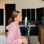 Shazahn Padamsee Instagram - My cover of the song of the moment ‘Peaches’ 💗🎵