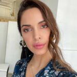 Shazahn Padamsee Instagram - Mini Vlog! Photo shoot time @palsandpeersentertainment 📸 #minivlog #shoot #reels #reelsinstagram #explore #reelitfeelit #reelsindia #reelsvideo