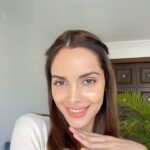 Shazahn Padamsee Instagram - This NYE I’m keeping it au natural and radiant by creating a Natural Glowy Makeup look using @rubys.organics 💗 One thing I love about the brand is that they are completely non-toxic and use only natural & organic ingredients that help nourish the skin… and even turning makeup into part of your skin-care routine! The products I’ve used are: -Creme Blush in Peach -Creme Highlighter in Aura -Lip Oil Gloss in Pumpkin Spice Let me know your thoughts on this look in the comments below ✨ #Natural #Glowy #Makeup #NYE #ad