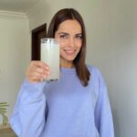 Shazahn Padamsee Instagram - The Winter season is here! And that’s why it’s so important to keep your immunity in check! 🫖❄️ Detoxing is the healthiest way to recharge your energy levels and cleanse your system. You can do this by using natural ingredients you probably have in your kitchen! Why is detoxing important? •It helps to lower blood sugar levels •It helps flush out harmful toxins •It cuts hunger pangs •It prevents kidney stones Here are my top 2 Winter Detox Drinks: 1) Ash Gourd Juice This miracle vegetable is a natural coolant and helps flush out toxins from the body. Blend half a cup of raw Ash Gourd in the mixer with a little bit of water. Add a pinch of salt if you wish. Drink this daily on an empty stomach. 2) Fenugreek Water: These power packed seeds contain essential nutrients and are a powerful antioxidant. Soak 2 teaspoons of fenugreek seeds in a glass of water and keep it overnight. Next morning, drink the water as soon as you wake up. Later, you can even chew some of the Fenugreek seeds if you like! #detoxdrink #winter #healthy #recipe #immunitybooster #reels #reelsinstagram #reelsindia #feelitreelit #reelkarofeelkaro #reelsvideo #explore #reelit