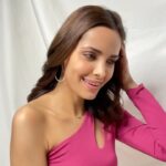 Shazahn Padamsee Instagram - Diamonds are truly a girl’s best friend ✨ DiAi Designs complimenting my style to look timeless & effortless! So in love with their 18kt gold & lab-grown diamond jewellery! Totally making them a part of my everyday look 💗 @diaidesigns #SustainableStyle #FineJewellery #LuxuryFashion #MinimalStyle #ad