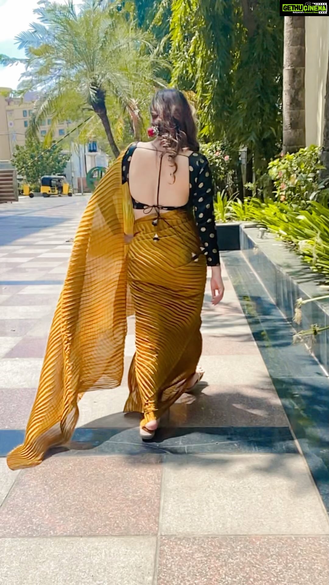 Sherin Instagram - Walking is good for health 🤓 . . . . . #sherin #trending #tamilreels #reels #tamilsongs Chennai, India