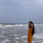 Sherlin Seth Instagram – Born in the mountains, yet gravitating towards the oceans always ! My happy place ❤️
.
🎥@shankorr55 🤗
.
#sherlin #sherlinseth #beachwear #beach #beachday #gymlover #gym #foryou #forme #viralreels #funny #chennai #bollywood #kollywoodactor #tamilactress #yellow