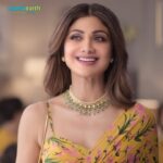 Shilpa Shetty Instagram - Secret of my naturally glowing skin every day? That secret lies in the best of traditional wisdom and nature that have come together to bring you Mamaearth’s Ubtan Face Wash, which has the goodness of haldi and saffron. Now you don’t need a 'haldi ceremony' to get that glowing skin, when you can get #ShaadiWalaGlowEveryday with @mamaearth.in 💛 . . . . . #GoodnessInside #ToxinFree #skincare #turmeric #saffron #natural