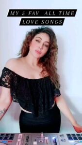 Shilpi Sharma Instagram - These songs happen to be my all time favourite  love songs. The music , the lyrics are so beautiful. I couldn't help but share these songs with all you guys..Hope you liked them.. 
❤ 
.
.
#reels #instagramreels #bollywoodsongs #lovesongs