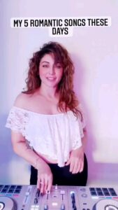 Shilpi Sharma Instagram - My top 5 romantic songs these days ...❤ 
.
.
#bollywoodsongs #raatanlambiyan #gehraiyaan #atrangire #raitzarasi #kallekalle #srivalli #pushpa #alluarjun