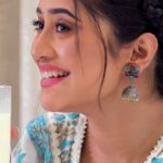 Shivangi Joshi Instagram - Milk wali achi aadat ka full benefit hota hai fresh, unadulterated Cow Milk se. Must try @countrydelightnatural for yummy taste and proper nutrition #CountryDelightMilk #FarmFreshMilk