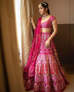 Shivangi Joshi Instagram - Happy Valentine’s Day ♥️ Styled By:- @nehaadhvikmahajan 👗Outfit:- @taandonreynu 💍Jewelery:- @jagdishjewellerschandigarh
