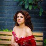 Shraddha Das Instagram - There are flowers in my chest again,the kind that do not lose their bloom………🌹♥️ Saree : @plushbyaditideshpande Jewellery : @the_jewel_gallery Clutch : @rubilxn Styling : @artbyavnee @thewandermannequin 📸 @snehzala & @mumbaiphotowala (Thank you @mumbaiphotowala for the location too!) Make up : @hareshwarp Hair : @gouriepatil #redsaree #floralsaree #sareelove #sareepact #shraddhadas #nmrk Mumbai, Maharashtra