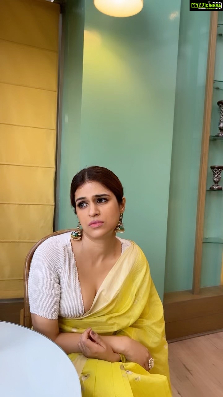 Shraddha Das Instagram - What a boring day,what a boring people,my team @gouriepatil , @hareshwarp and @krishnatejah 🥱🥱🥱😴😴😴 🎥 : @sai_tejah Styling : @artbyavnee @thewandermannequin Saree : @mintnoranges Jewellery : @the_jewel_gallery #whataboringday #reelsinstagram #reelkarofeelkaro #sareereels #shraddhadas #nmrk #shehnaazgill #yashrajmukhate