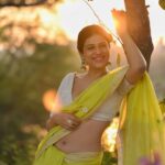 Shraddha Das Instagram - Lost and happy in the woods…🌳 📸 @krishnatejah , @sai_tejah Styling : @artbyavnee @thewandermannequin Saree : @mintnoranges Jewellery : @the_jewel_gallery Make up : @hareshwarp Hair : @gouriepatil Location : @novotelhyd #sareepact #greensaree #flowersinmyhair #hyderabad #sareelove Novotel Hyderabad Convention Centre