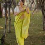 Shraddha Das Instagram – Lost and happy in the woods…🌳

📸 @krishnatejah , @sai_tejah 
Styling : @artbyavnee 
@thewandermannequin 
Saree : @mintnoranges 
Jewellery : @the_jewel_gallery 
Make up : @hareshwarp 
Hair : @gouriepatil 
Location : @novotelhyd 

#sareepact #greensaree #flowersinmyhair #hyderabad #sareelove Novotel Hyderabad Convention Centre