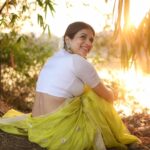 Shraddha Das Instagram – Lost and happy in the woods…🌳

📸 @krishnatejah , @sai_tejah 
Styling : @artbyavnee 
@thewandermannequin 
Saree : @mintnoranges 
Jewellery : @the_jewel_gallery 
Make up : @hareshwarp 
Hair : @gouriepatil 
Location : @novotelhyd 

#sareepact #greensaree #flowersinmyhair #hyderabad #sareelove Novotel Hyderabad Convention Centre