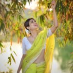 Shraddha Das Instagram - Lost and happy in the woods…🌳 📸 @krishnatejah , @sai_tejah Styling : @artbyavnee @thewandermannequin Saree : @mintnoranges Jewellery : @the_jewel_gallery Make up : @hareshwarp Hair : @gouriepatil Location : @novotelhyd #sareepact #greensaree #flowersinmyhair #hyderabad #sareelove Novotel Hyderabad Convention Centre