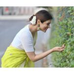 Shraddha Das Instagram - Lost and happy in the woods…🌳 📸 @krishnatejah , @sai_tejah Styling : @artbyavnee @thewandermannequin Saree : @mintnoranges Jewellery : @the_jewel_gallery Make up : @hareshwarp Hair : @gouriepatil Location : @novotelhyd #sareepact #greensaree #flowersinmyhair #hyderabad #sareelove Novotel Hyderabad Convention Centre