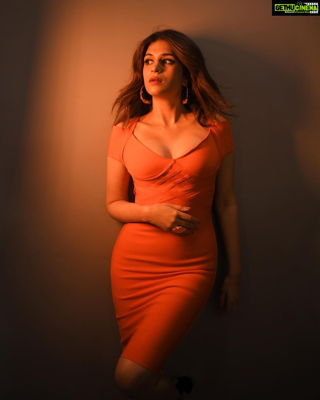 Shraddha Das Instagram - Be the light π‘π
π€© πΈ @krishnatejah , @sai_tejah Styling : @thewandermannequin , @artbyavnee Jewellery : @the_jewel_gallery Make up : @hareshwarp Hair : @gouriepatil #bandagedress #orangedress #orangeisthenewblack #feelingood #shraddhadas #nmrk #halflit