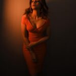 Shraddha Das Instagram - Be the light 💡🌅 🤩 📸 @krishnatejah , @sai_tejah Styling : @thewandermannequin , @artbyavnee Jewellery : @the_jewel_gallery Make up : @hareshwarp Hair : @gouriepatil #bandagedress #orangedress #orangeisthenewblack #feelingood #shraddhadas #nmrk #halflit
