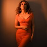 Shraddha Das Instagram - Be the light 💡🌅 🤩 📸 @krishnatejah , @sai_tejah Styling : @thewandermannequin , @artbyavnee Jewellery : @the_jewel_gallery Make up : @hareshwarp Hair : @gouriepatil #bandagedress #orangedress #orangeisthenewblack #feelingood #shraddhadas #nmrk #halflit