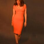 Shraddha Das Instagram - Be the light 💡🌅 🤩 📸 @krishnatejah , @sai_tejah Styling : @thewandermannequin , @artbyavnee Jewellery : @the_jewel_gallery Make up : @hareshwarp Hair : @gouriepatil #bandagedress #orangedress #orangeisthenewblack #feelingood #shraddhadas #nmrk #halflit