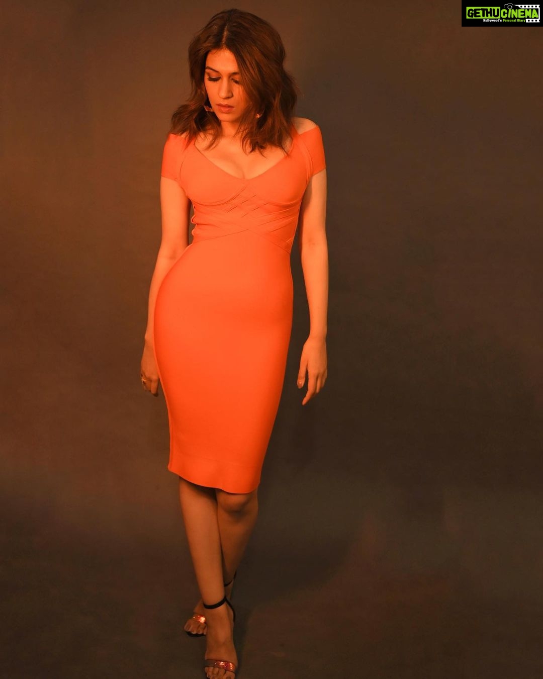 Shraddha Das Instagram - Be the light π‘π
π€© πΈ @krishnatejah , @sai_tejah Styling : @thewandermannequin , @artbyavnee Jewellery : @the_jewel_gallery Make up : @hareshwarp Hair : @gouriepatil #bandagedress #orangedress #orangeisthenewblack #feelingood #shraddhadas #nmrk #halflit