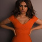 Shraddha Das Instagram - 🍑🧡 📸 @krishnatejah , @sai_tejah Styling : @thewandermannequin , @artbyavnee Jewellery : @the_jewel_gallery Make up : @hareshwarp Hair : @gouriepatil #bandagedress #orangedress #orangeisthenewblack #feelingood #shraddhadas #nmrk