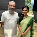 Shraddha Srinath Instagram – I am very awkward when it comes to taking photos with my co actors during shoot. It starts with greetings. You break ice, there’s small talk, then you’re laughing with others at your miserable language skills, learning dialogues feverishly. Then you start seeing these faces regularly, they become familiar, you learn more about each other, the awkwardness dissipates slowly (you’re STILL learning your dialogues feverishly). Then there’s inside jokes. I love that journey. There are some busy days in between where you barely get to chat. And before you know it, it’s your last day and you realise you won’t be seeing these faces again, for a long time to come anyway and that you haven’t taken any photos (and your parents are asking – “where is your photo with Mohanlal sir??!!”). They need proof. Haha. So here’s a photo dump from my last day of shoot on the sets of Aarattu, with the legendary Mohanlal sir, nandu sir, siddique sir, Rachna, Unnikrishnan sir, all with beautiful Palakkad in the backdrop. And some sunset photos. Muft muft muft.
Mentioning my team here, my greatest support system:
Make up @kohl.play
Hair @kammarishivarajchary
Assisted by @shivu.bm.549
Managed by @vidhyaabreddy @kettlesstudios