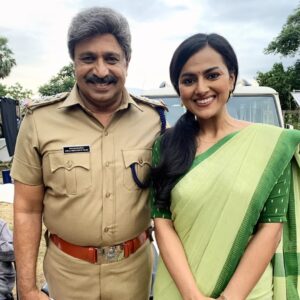 Shraddha Srinath Instagram - I am very awkward when it comes to taking photos with my co actors during shoot. It starts with greetings. You break ice, there's small talk, then you're laughing with others at your miserable language skills, learning dialogues feverishly. Then you start seeing these faces regularly, they become familiar, you learn more about each other, the awkwardness dissipates slowly (you're STILL learning your dialogues feverishly). Then there's inside jokes. I love that journey. There are some busy days in between where you barely get to chat. And before you know it, it's your last day and you realise you won't be seeing these faces again, for a long time to come anyway and that you haven't taken any photos (and your parents are asking - "where is your photo with Mohanlal sir??!!"). They need proof. Haha. So here's a photo dump from my last day of shoot on the sets of Aarattu, with the legendary Mohanlal sir, nandu sir, siddique sir, Rachna, Unnikrishnan sir, all with beautiful Palakkad in the backdrop. And some sunset photos. Muft muft muft. 

Mentioning my team here, my greatest support system:
Make up @kohl.play 
Hair @kammarishivarajchary 
Assisted by @shivu.bm.549 
Managed by @vidhyaabreddy @kettlesstudios