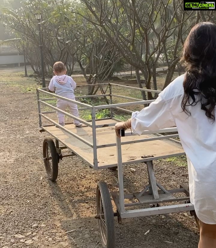 Shriya Saran Instagram - The adventure goes on Mumbai - मुंबई