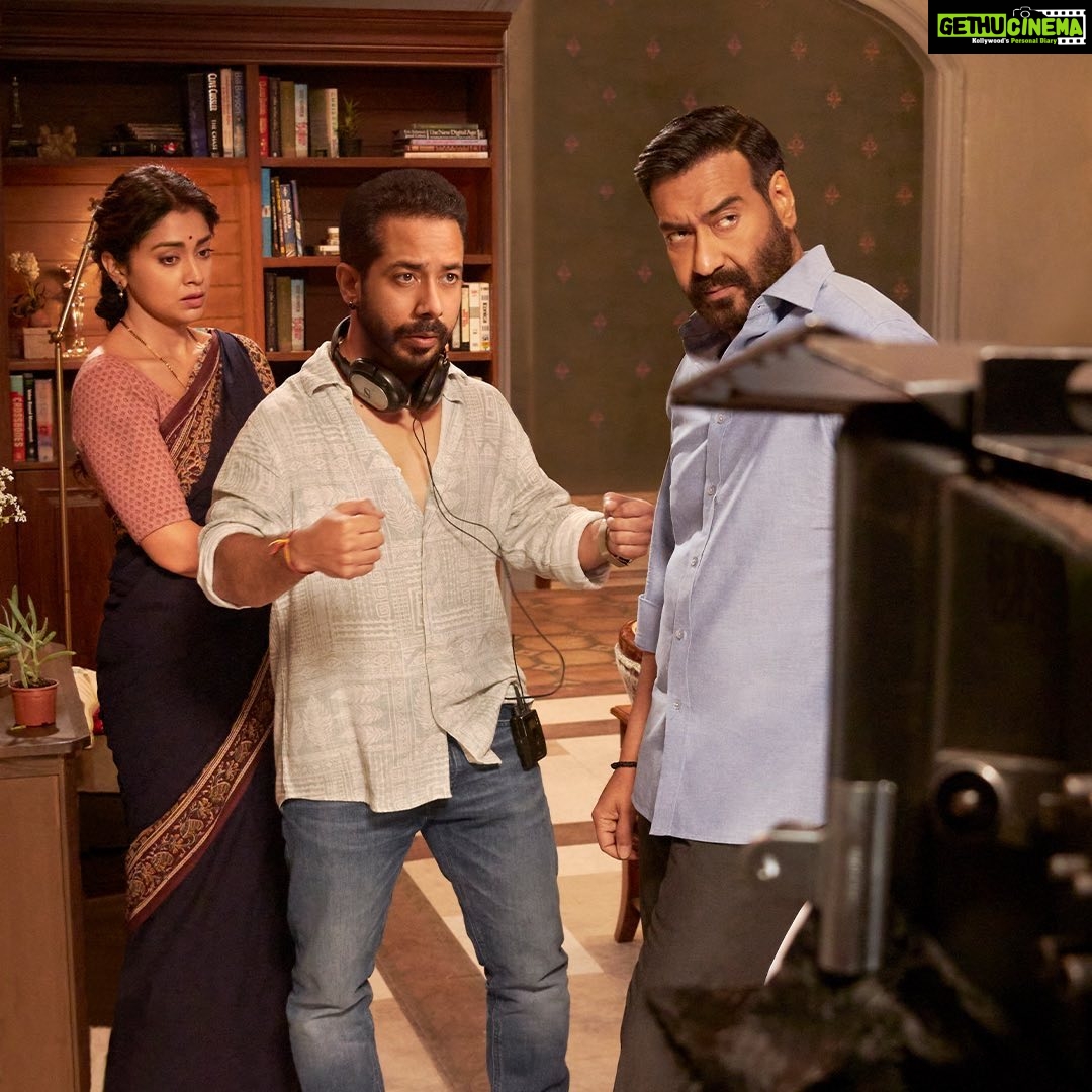 Shriya Saran Instagram - Can Vijay protect his family again? Drishyam 2 shoot begins. @ajaydevgn @tabutiful #Rajatkapoor @ishidutta #MrunalJadhav @abhishekpathakk #BhushanKumar #KrishanKumar @kumarmangatpathak @sanju_r_joshi #AdityaChowksey @shivchanana @viacom18studios @tseriesfilms @panorama_studios #Drishyam2 #ShootBegins #NewBeginning #VijaySalgoankar @AjayDevgn #Tabu #RajatKapoor @Ishitaofficial #MrunalJadhav @abhishek.m.pathak #BhushanKumar #KrishanKumar @kumarmangat.pathak.3 @sanjeev.joshi.9469 #AdityaChowksey #ShivChanana @Viacom18Studios @tseriesfilms