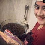 Shriya Sharma Instagram - Throwback to Christmas and me baking cakes! Take me back! 😍😞