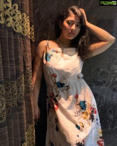 Shriya Sharma Instagram - Loveeeee this dress! From @dkcollections99official 🤍

#ShriyaSharma