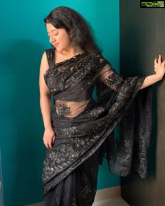 Shriya Sharma Instagram - A plain black saree is just perfect 🖤
@classic_collections_for_you love this 🖤🖤

#shriyasharma
