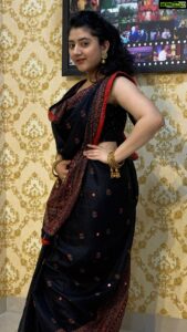 Shriya Sharma Instagram - Wearing this beautiful saree from @sam_collectionss ❤️🖤

Wearing @bymi_boutique’s earings and @victos.collections ‘s bangles 💜

#ShriyaSharma

#reels #reelitfeelit #reelkarofeelkaro #reelsindia #reelsinstagram
