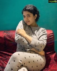 Shriya Sharma Instagram - All hearts for this comfy wollen night wear from @darice_trendz 🥶😍 #nomakeup