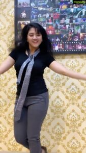 Shriya Sharma Instagram - Wearing @saikrishcreations’s Grey Jeggings, do check out their collection 💕

To pep your moods in the morning!
This was so impromptu and on the spot. I just did whatever naturally came to me! Coz dancing is all about having a good time!

#Pepyourdayup
#ShriyaSharma
#reels #reelitfeelit #reelkarofeelkaro #reelsindia #reelsinstagram