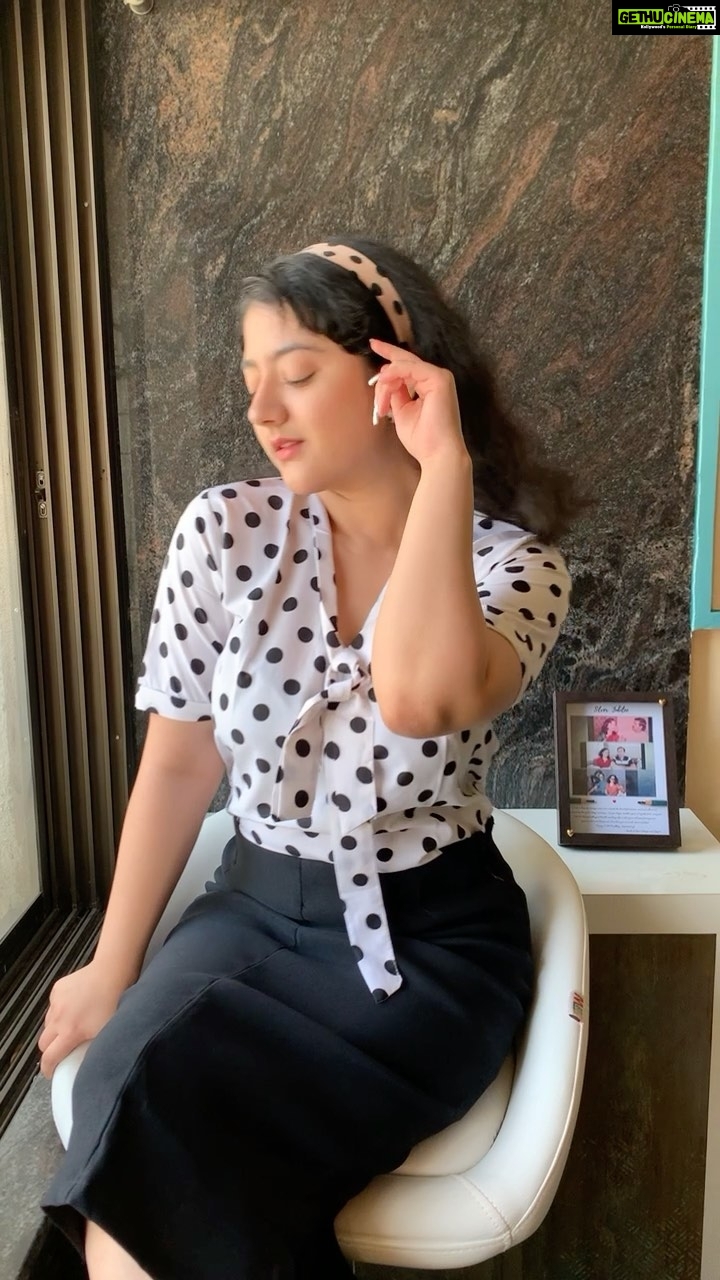 Shriya Sharma Instagram - Full retro vibe in the second outfit! Both Outfits by @blossom_boutique_bb thank you 💕✨ #ShriyaSharma #reels #reelitfeelit #reelkarofeelkaro #reelsindia #reelsinstagram