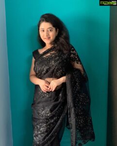 Shriya Sharma Instagram - A plain black saree is just perfect 🖤
@classic_collections_for_you love this 🖤🖤

#shriyasharma