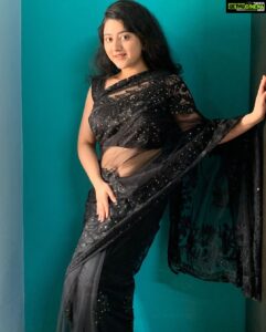 Shriya Sharma Instagram - A plain black saree is just perfect 🖤
@classic_collections_for_you love this 🖤🖤

#shriyasharma