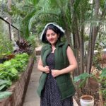 Shriya Sharma Instagram - Wearing @coimbatorefashions to enjoy the nature at home 🏞🦚 #shriyasharma
