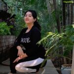 Shriya Sharma Instagram – Wearing @bishara_shop_official’s track suit for an early morning sunday workout!
#ShriyaSharma #nomakeup #nofilter

#shriyasharma