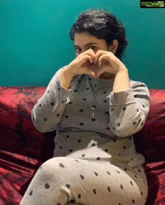 Shriya Sharma Instagram - All hearts for this comfy wollen night wear from @darice_trendz 🥶😍 #nomakeup