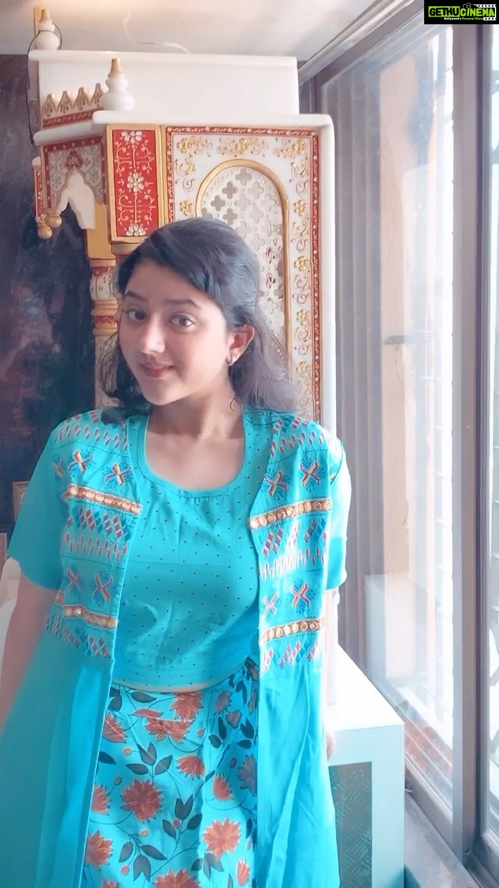 Shriya Sharma Instagram - Love this song 💕 Wearing @the_instabazaar’s beautiful indian attire 💜 #ShriyaSharma #reels #reelitfeelit #reelkarofeelkaro #reelsindia #reelsinstagram