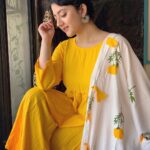 Shriya Sharma Instagram – Beautiful Mornings in @abu_fashub’s suit! Let’s Rise and Shine 🌻🌞🌻

Have a great day peeps, keep your spirits high no matter what!#

#ShriyaSharma