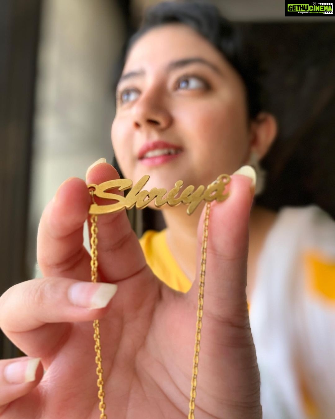 Shriya Sharma Instagram - Thank you for this customised name chain @classichains ๐๐งก