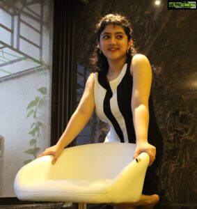 Shriya Sharma Instagram - Wearing @charming_fashion2018's chic dress 💕

Cannot wait to wear this for an event.. Here's hoping 2020 gives us that chance 💁

#ShriyaSharma