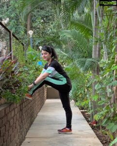 Shriya Sharma Instagram - Morning Walk Sessions in @the_instabazaar’s track suit combo!

#NoMakeUp
#SleepDeprived
#SleepyHead