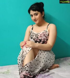 Shriya Sharma Instagram - Earnestly waiting to get to #250k followers! 

#LockdownTimes
#ShriyaSharma
#Patience
#Gratitude