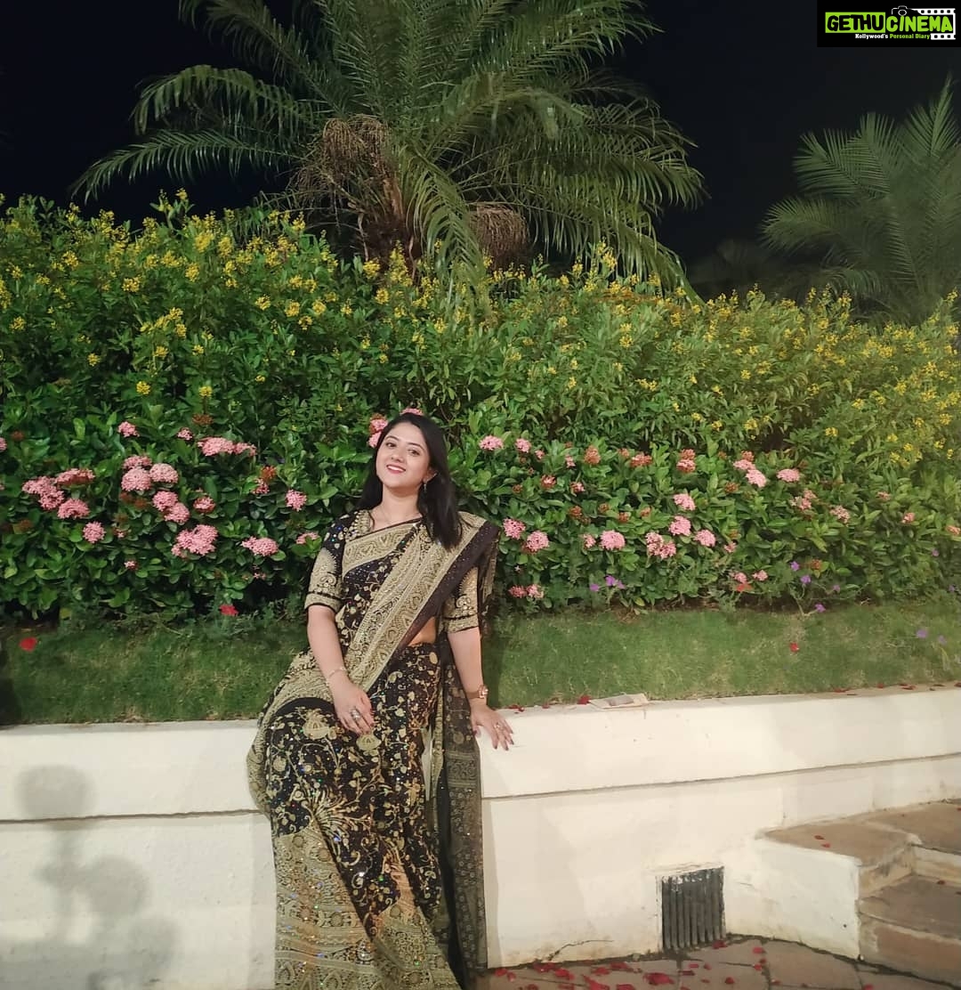 Shriya Sharma Instagram - Wishing someone to take me back to the days when i was traversing the roads of the "city that never sleeps"... while I gaze out on empty roads of the city that is slumbering in deep sleep... What have we come to... Take things slowly.. Learn the lessons before its too late! #Love#StayHome#StaySafe