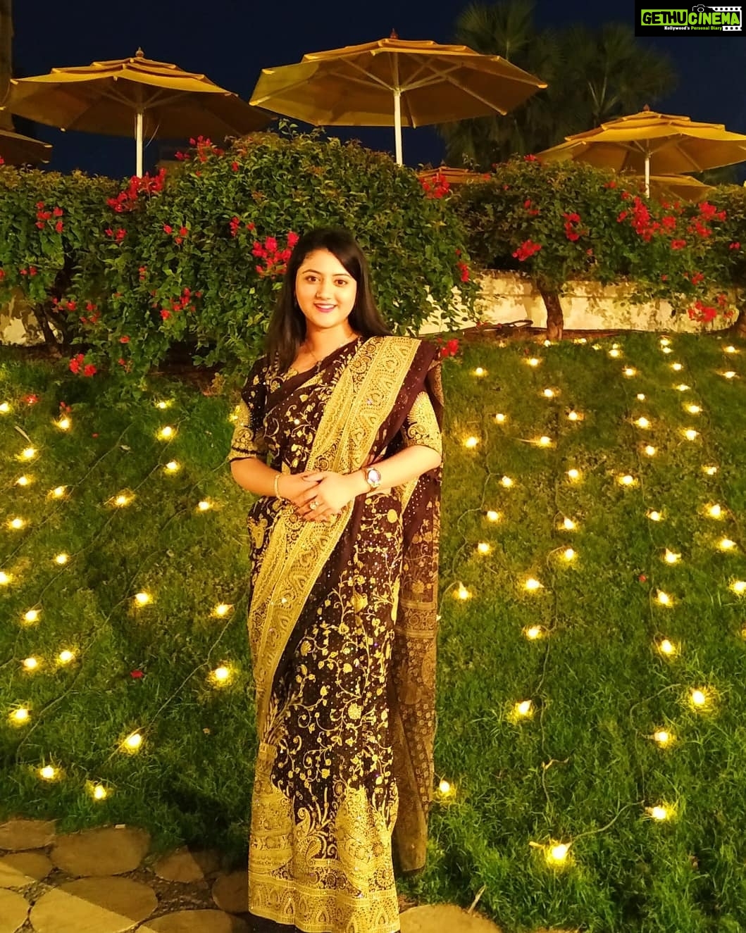 Shriya Sharma Instagram - Be good and do good. Time & Circumstances can change at any time..One may be powerful today but remember time is more powerful than anyone. Be more responsible! The Universe is showing us the signs. Learn before its too late. #BeGood#BeResponsible #TakeNatureandLifeSeriously #LivesArePrecious #SmileAndShine #ShriyaSharma Taj Lands End, Mumbai